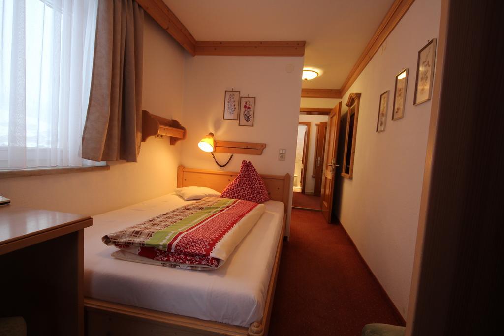 Hotel Garni Laerchenhof Lech am Arlberg Exterior photo