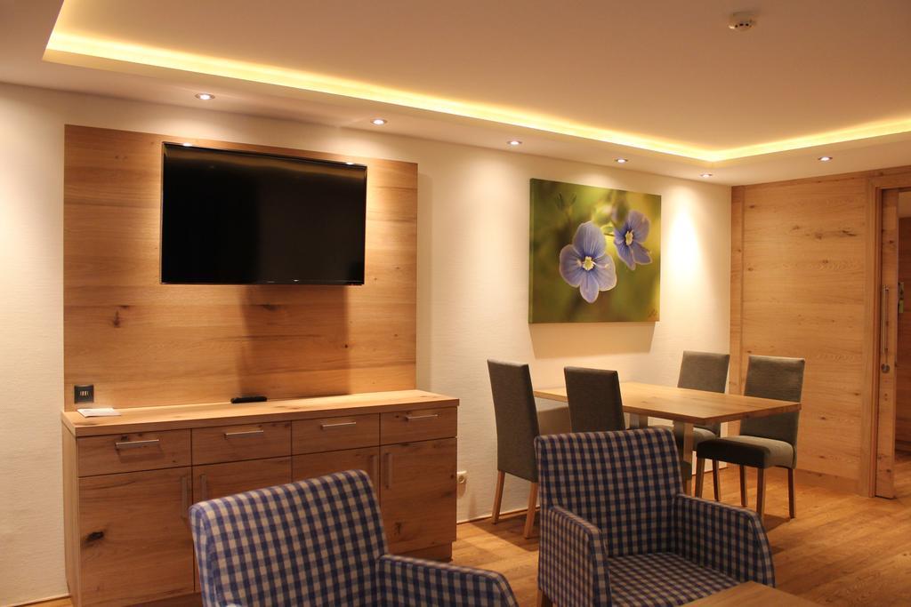 Hotel Garni Laerchenhof Lech am Arlberg Room photo