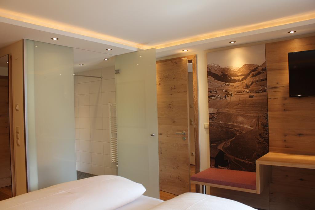 Hotel Garni Laerchenhof Lech am Arlberg Room photo