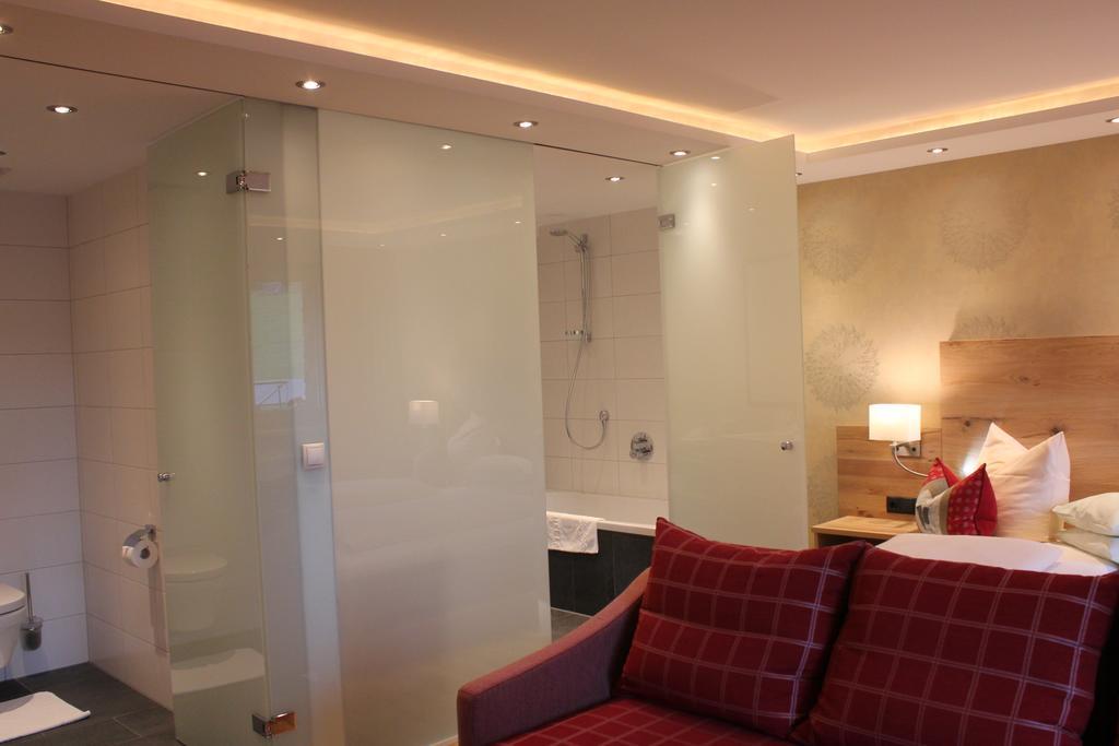 Hotel Garni Laerchenhof Lech am Arlberg Room photo