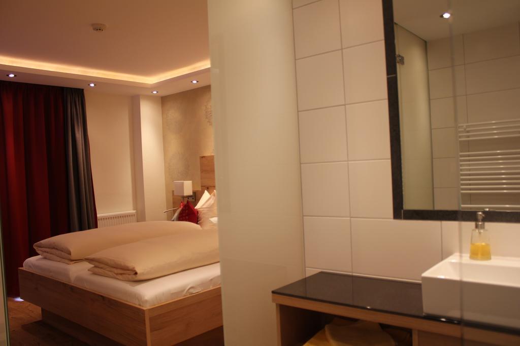 Hotel Garni Laerchenhof Lech am Arlberg Room photo