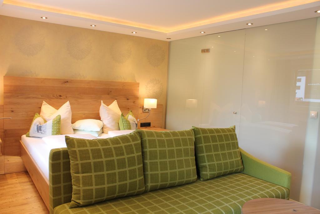 Hotel Garni Laerchenhof Lech am Arlberg Room photo